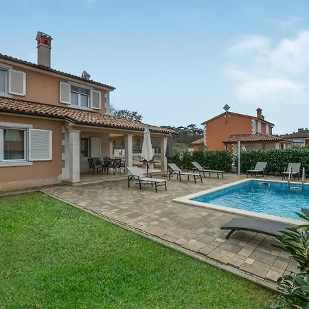 Amazing In With Outdoor Swimming Pool * Pula