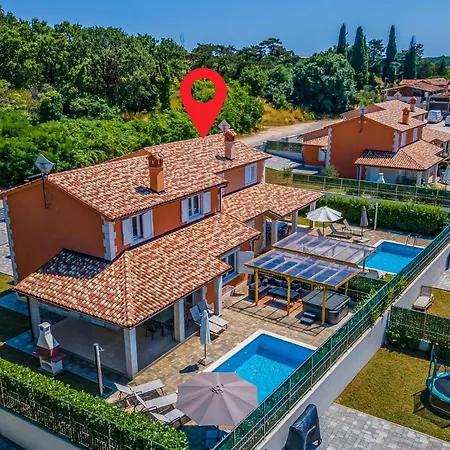 Amazing In With Outdoor Swimming Pool Pula